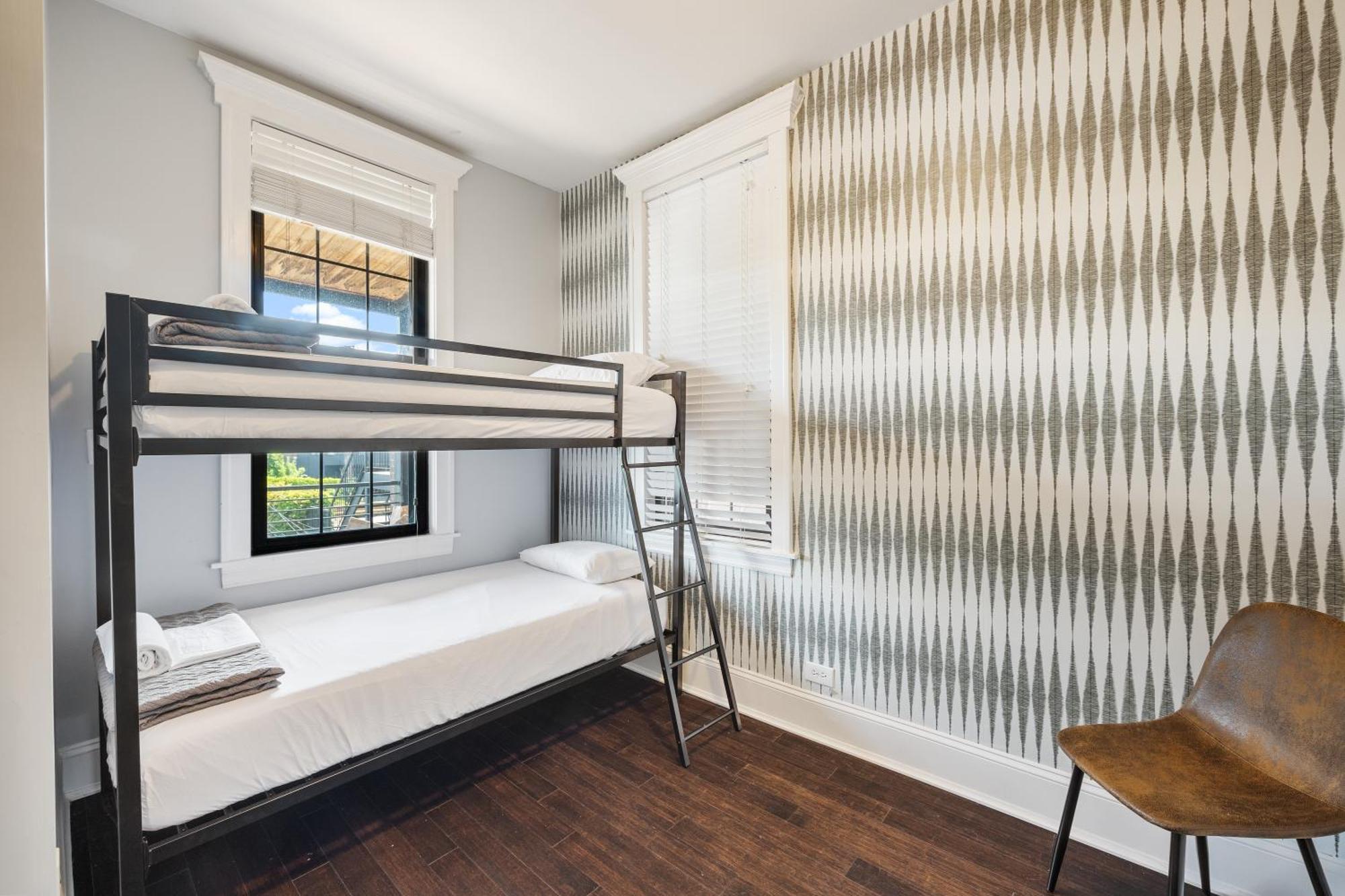 Wrigleyville Suites Chicago Bagian luar foto