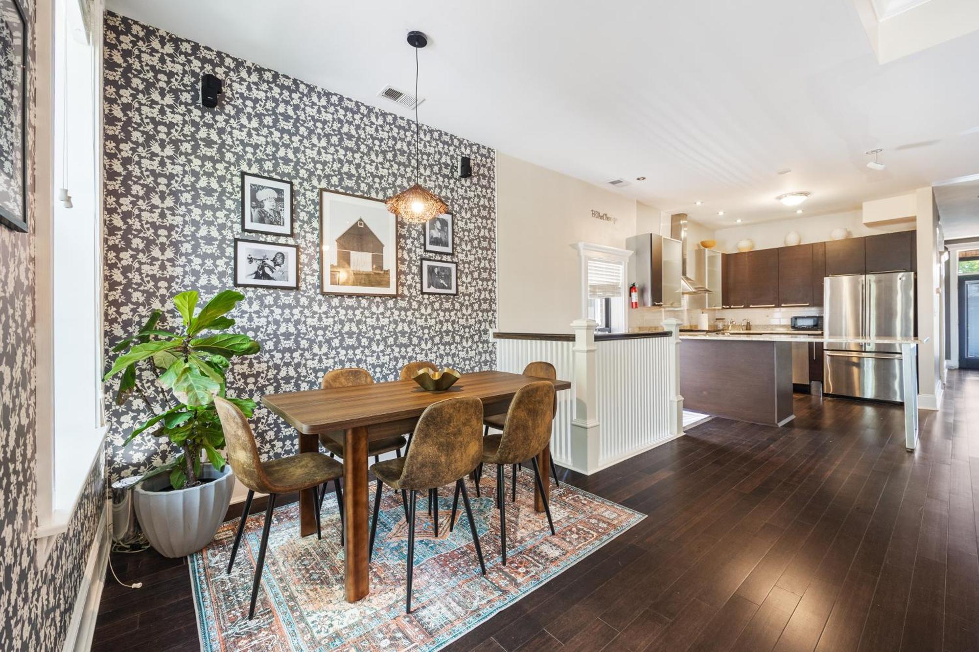 Wrigleyville Suites Chicago Bagian luar foto