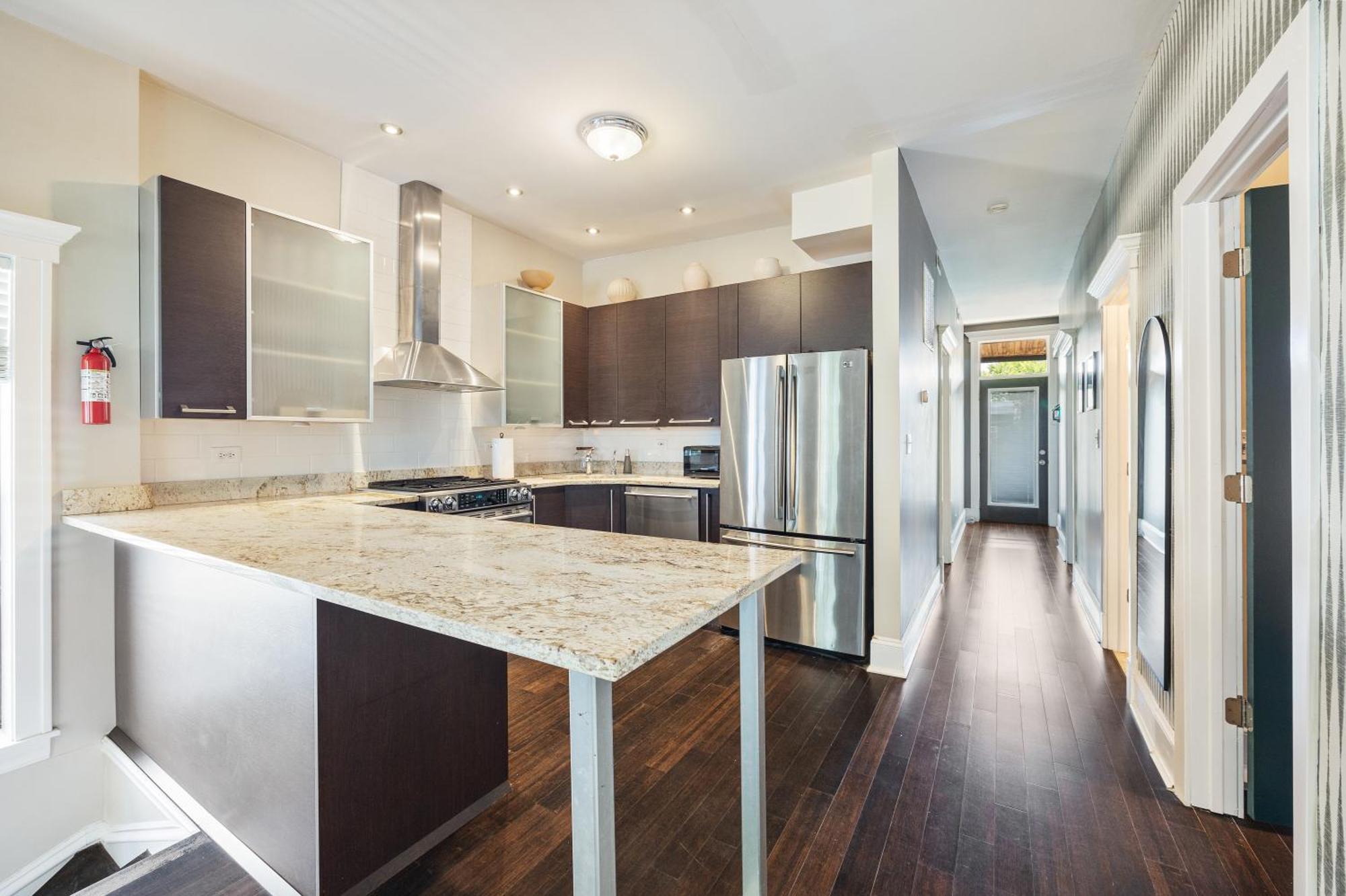 Wrigleyville Suites Chicago Bagian luar foto