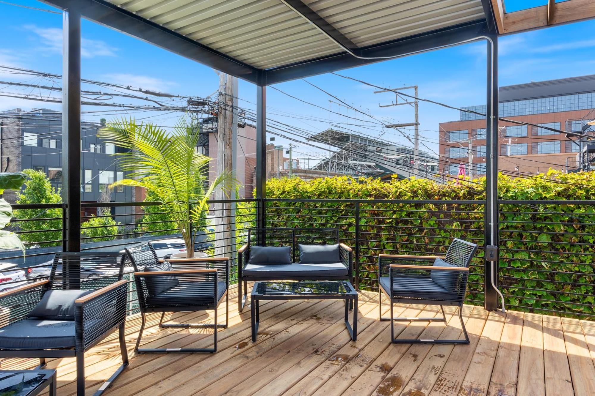 Wrigleyville Suites Chicago Bagian luar foto