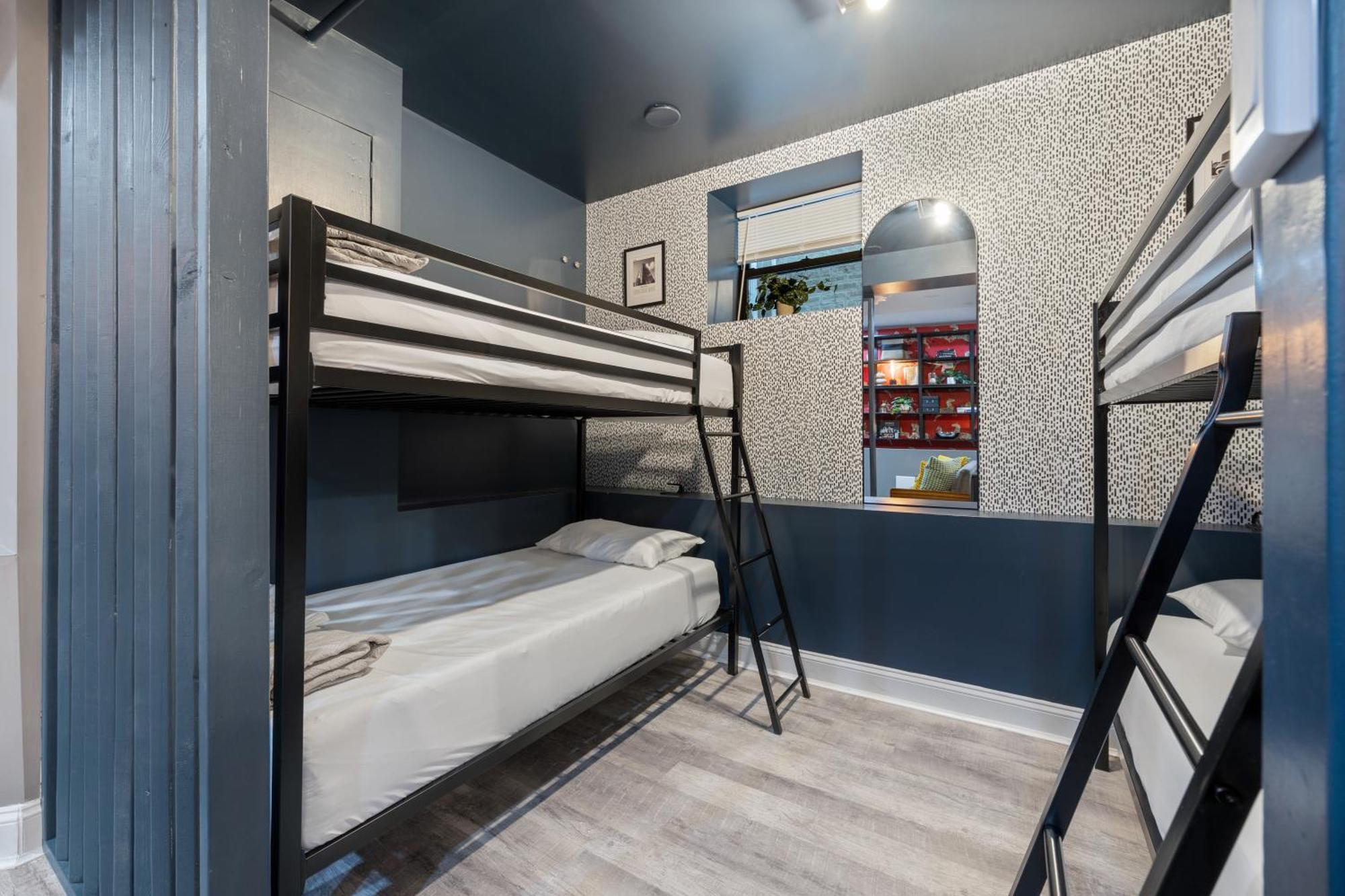 Wrigleyville Suites Chicago Bagian luar foto
