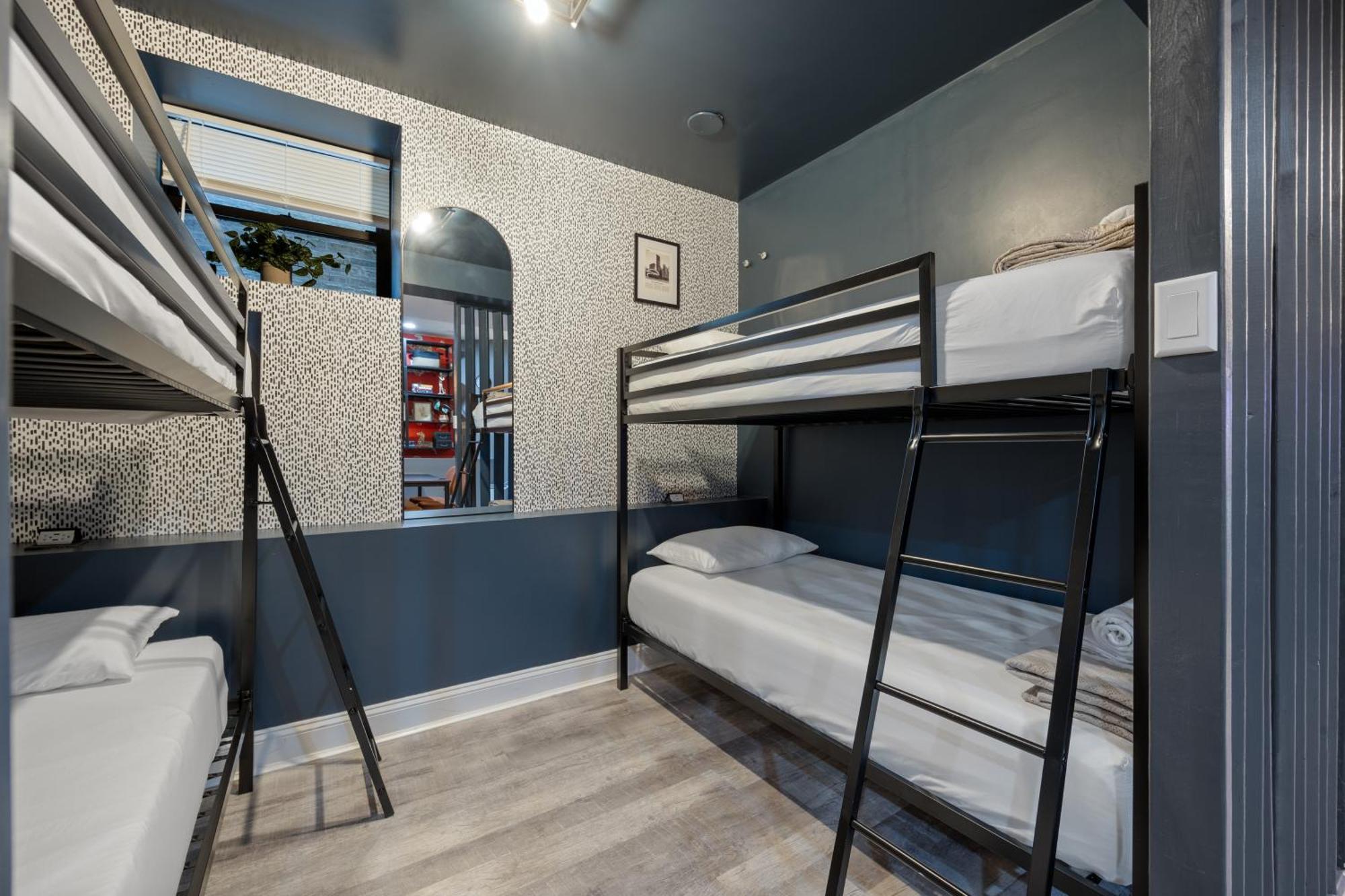 Wrigleyville Suites Chicago Bagian luar foto