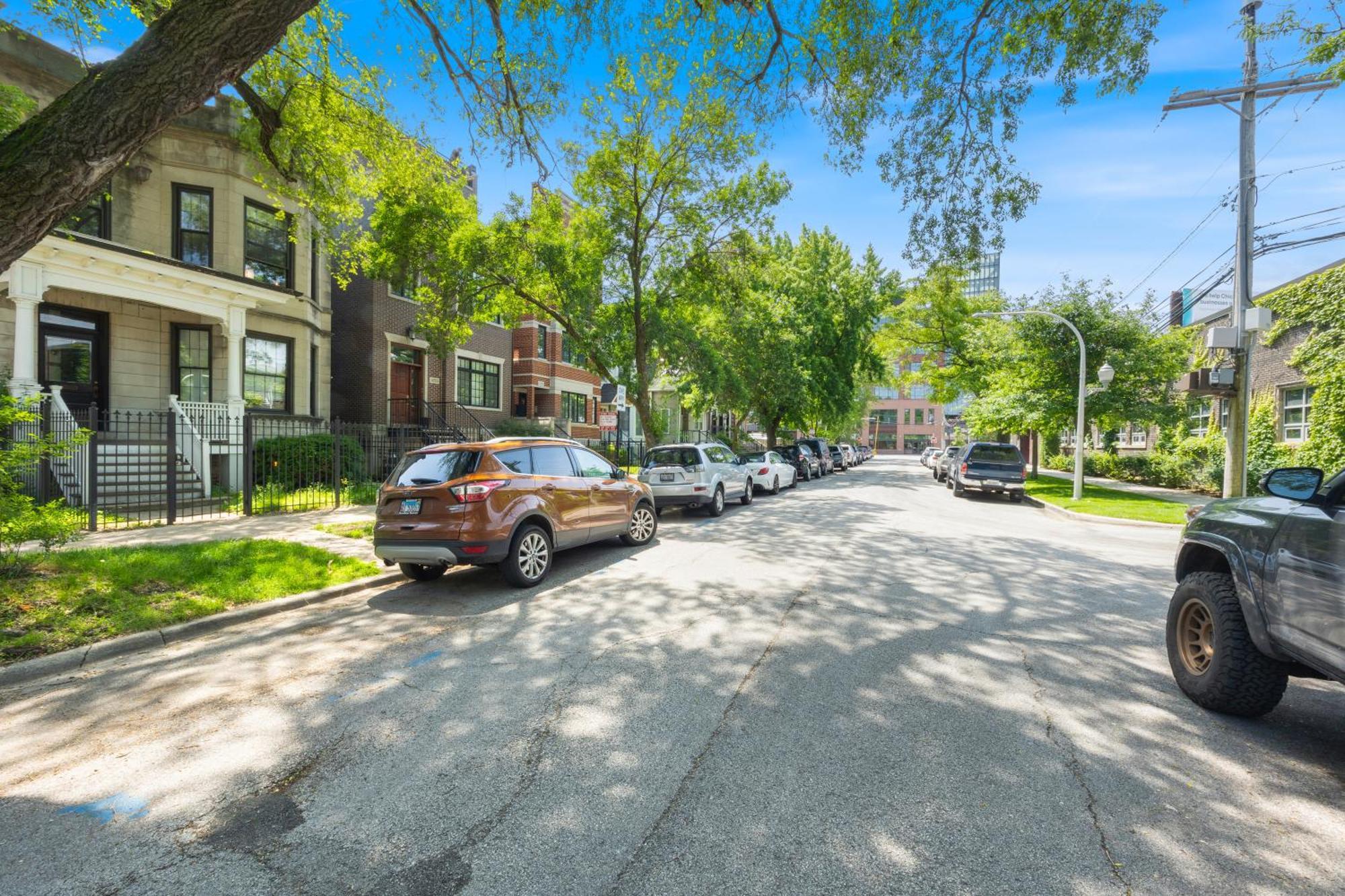Wrigleyville Suites Chicago Bagian luar foto