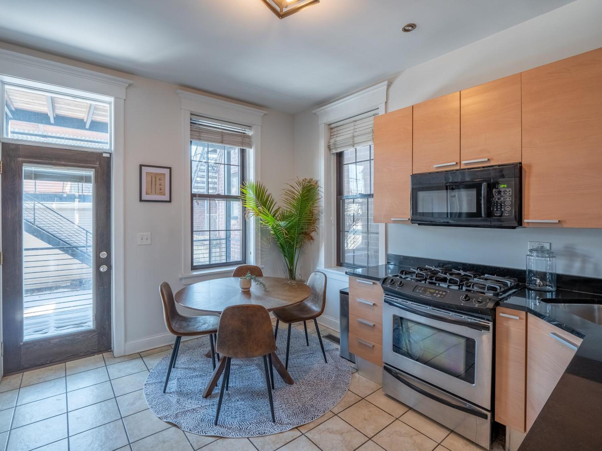 Wrigleyville Suites Chicago Bagian luar foto