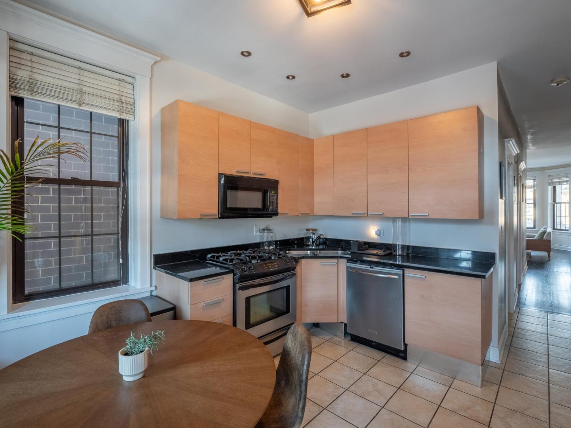 Wrigleyville Suites Chicago Bagian luar foto