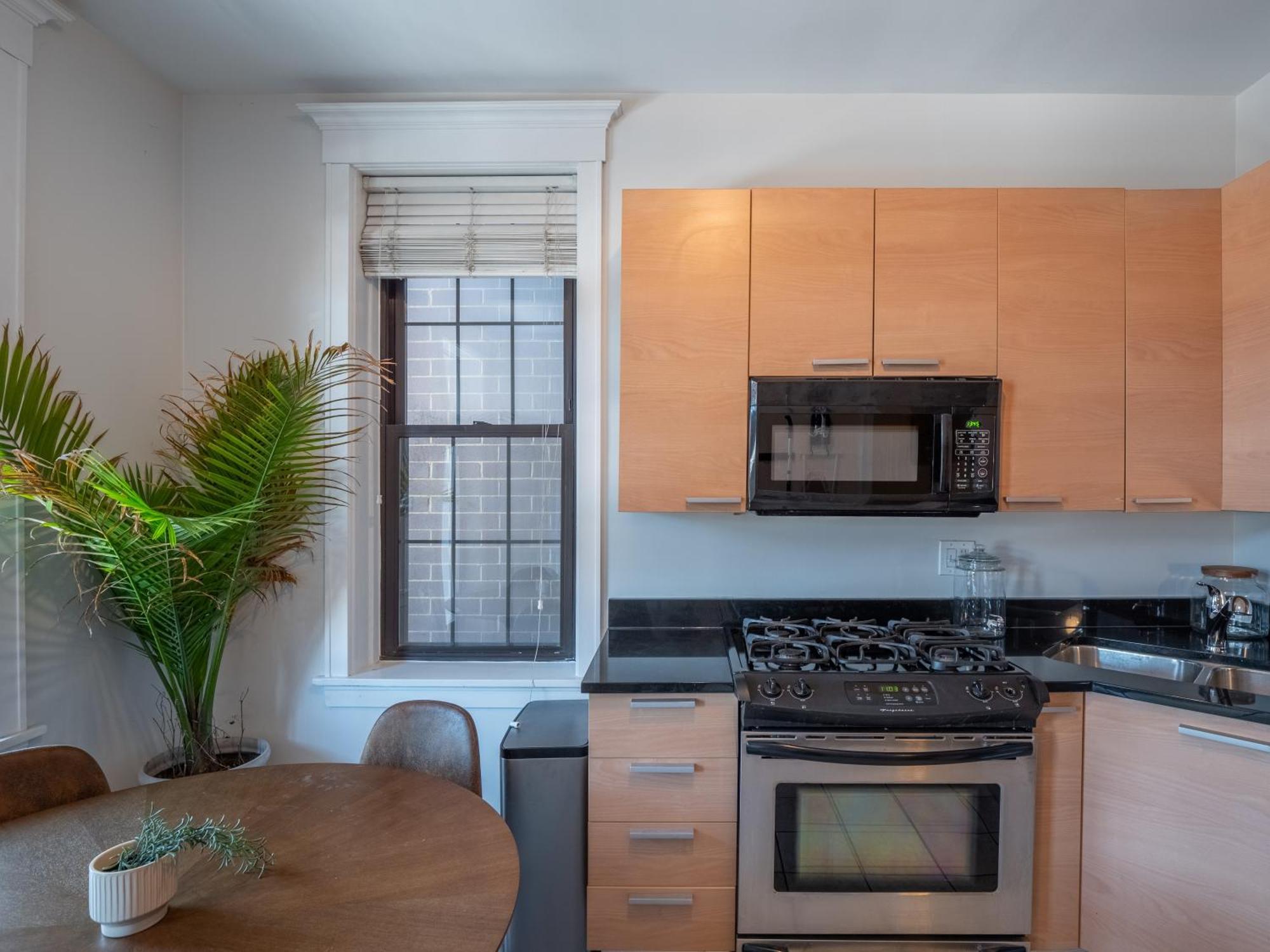 Wrigleyville Suites Chicago Bagian luar foto