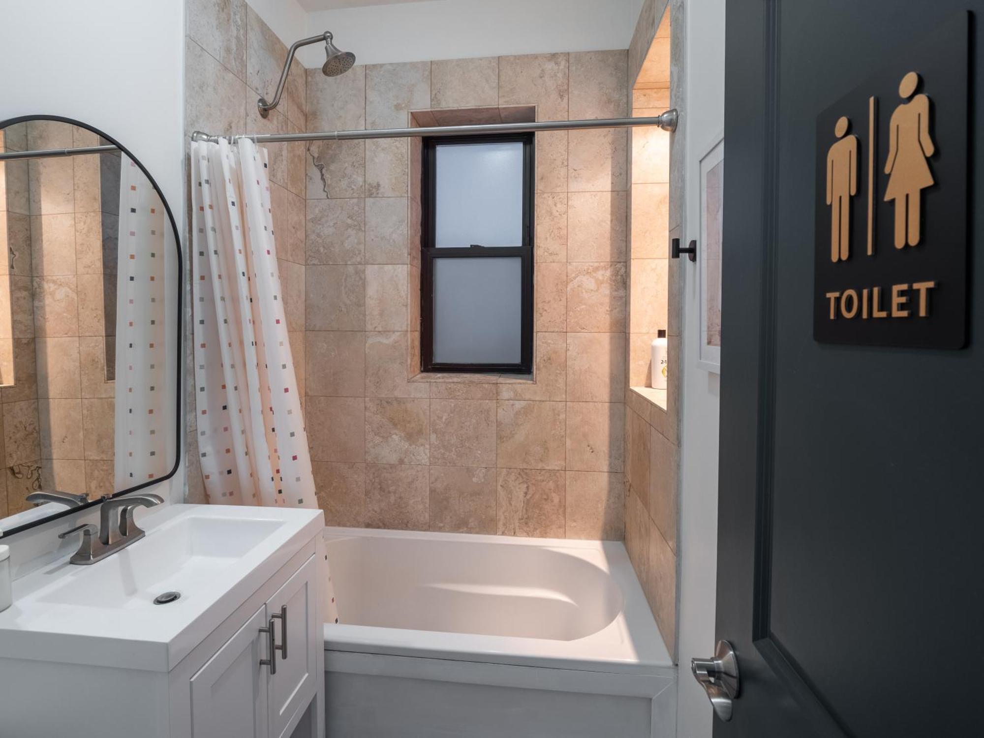 Wrigleyville Suites Chicago Bagian luar foto
